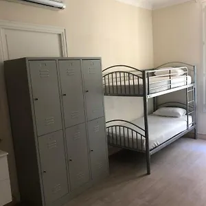 La Promenade House Hostal